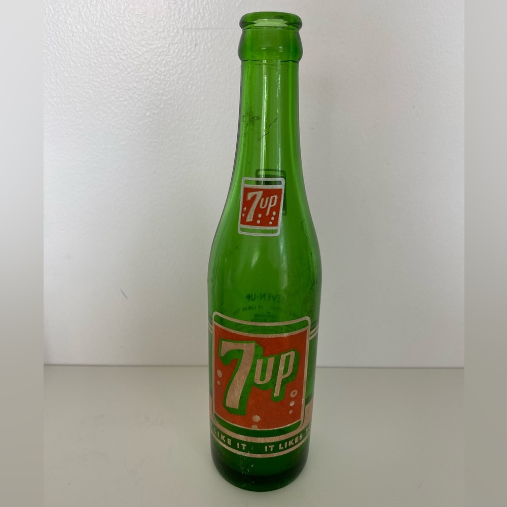 ⭐️ 2 for $10 Vintage 7up bottle